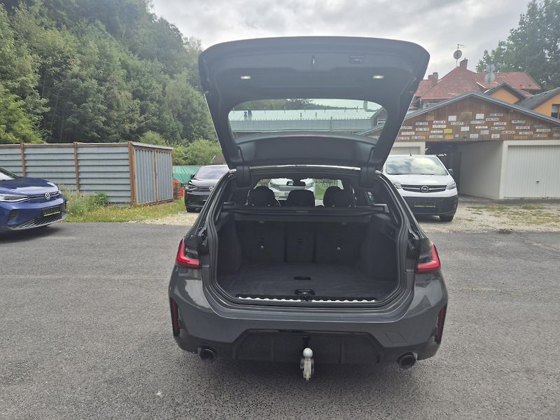 BMW Řada 3 TOURING 330D M SPORT 210kw 19A - fotka 14 z 50