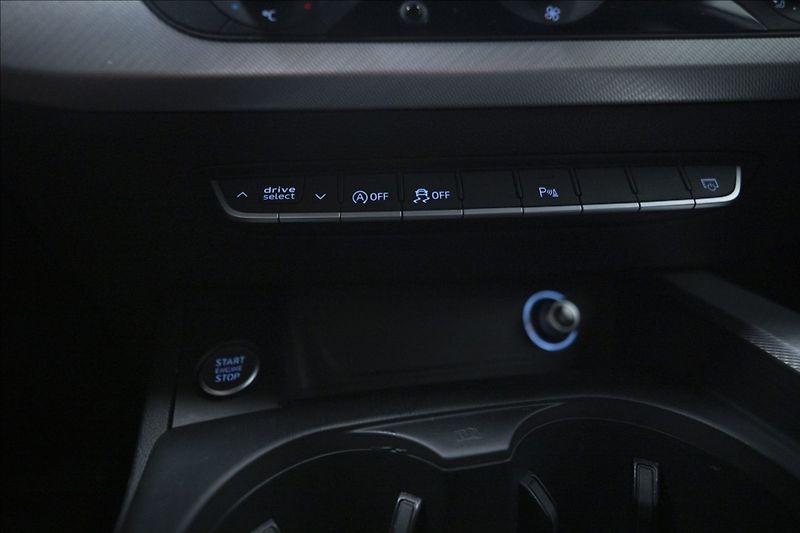 Audi A5 2,0 TDI SPORTBACK NAVI KAMERA - fotka 23 z 44