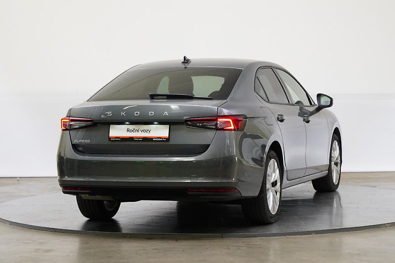 Škoda Superb - fotka 3 z 6