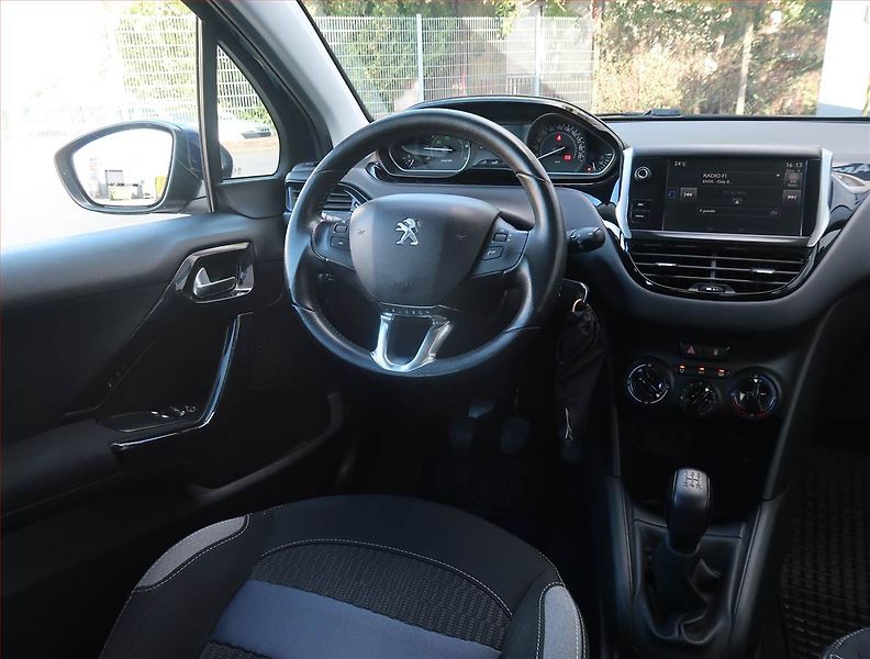 Peugeot 208 (2016) 1.2 PureTech, ČR,1.maj - fotka 7 z 18
