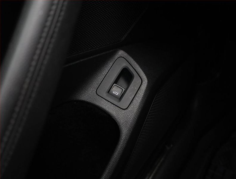 Volkswagen Passat (2018) 2.0 TDI, Automat, Serv.kniha - fotka 17 z 20