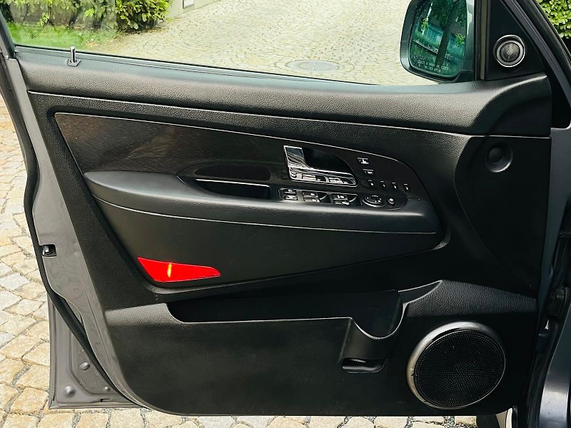 SsangYong Rexton 2.0TD 4x4 AUTOMAT TAŽNÉ VÝHŘEV - fotka 40 z 51