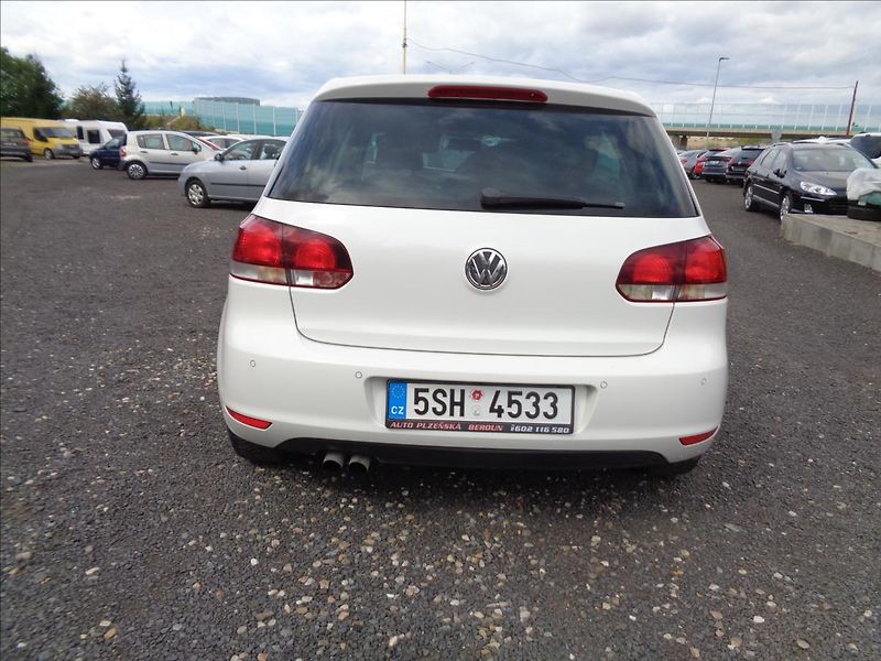 Volkswagen Golf 1,4 - fotka 5 z 13