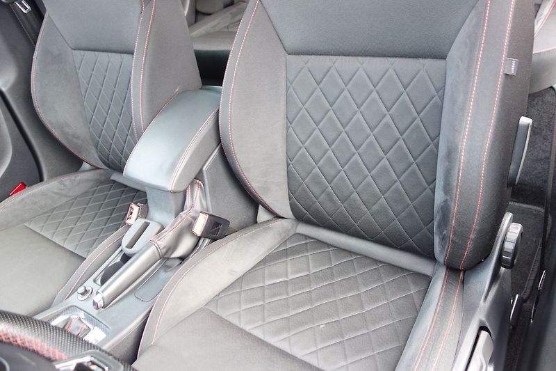 Škoda Octavia 2,0TDi 135kW RS DSG!! PANO!! - fotka 24 z 34