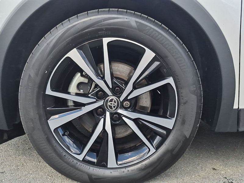 Toyota C-HR 2.0 PHEV FWD Style - fotka 23 z 24