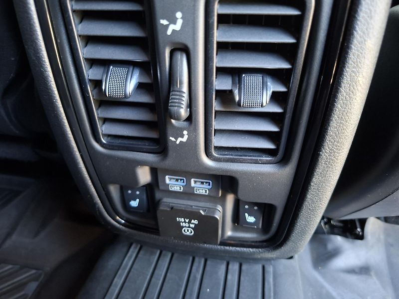 Dodge Durango (2023) 5,7L V8 4x4, Max výbava, tažné - fotka 13 z 35