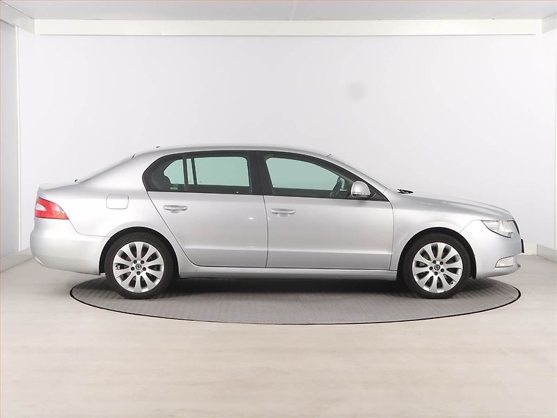 Škoda Superb (2013) Comfort 2.0 TDI, Tempomat - fotka 6 z 14
