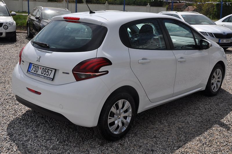 Peugeot 208 1.6HDi 55kW - fotka 3 z 10