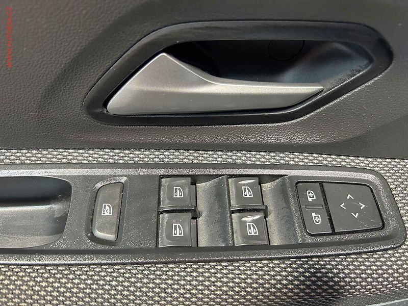 Dacia Sandero (2023) 1.0TCe, ČR, AC, park.kamera - fotka 11 z 15