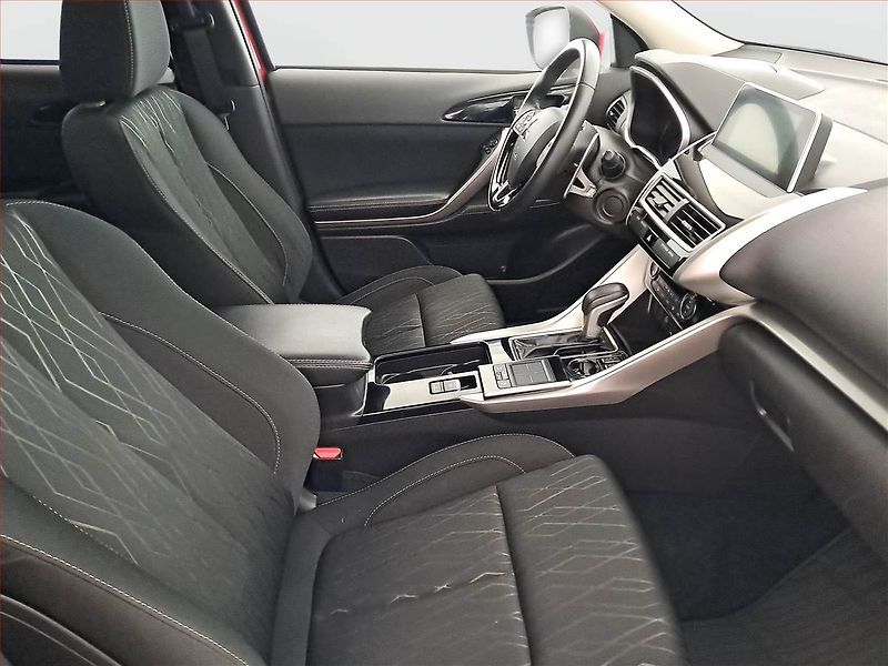 Mitsubishi Eclipse Cross (2020) 1.5 T-MIVEC - fotka 9 z 19