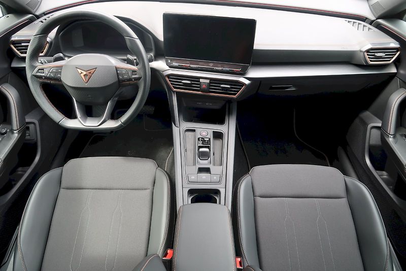 Cupra Formentor (2024) 2.0 TSI 140 kW 4x4 DSG - fotka 5 z 28