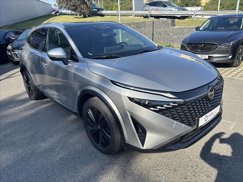 Nissan Qashqai 1,3 DIG-T AT 4x4 Tekna PANORAM - fotka 7 z 46