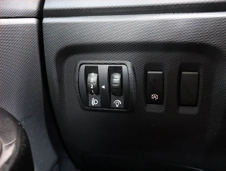 Renault Captur (2014) 0.9 TCe, Navi, Tempomat - fotka 16 z 18