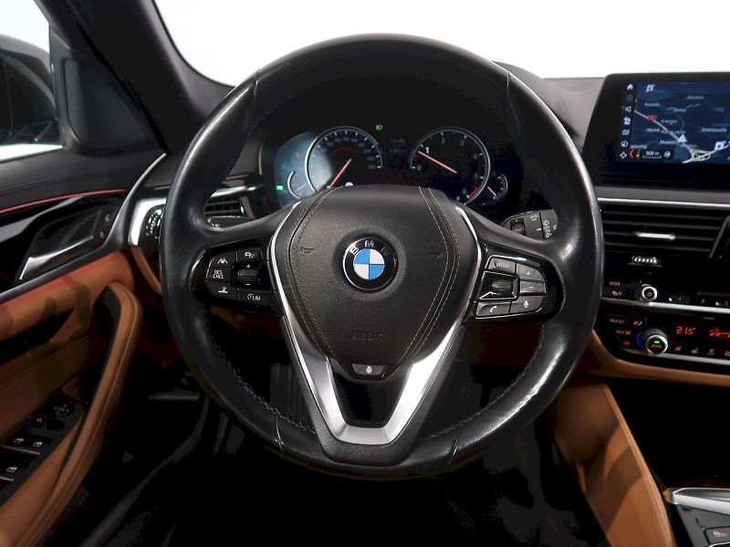 BMW Řada 5 (2018) LUXURY LINE 540d xDRIVE TAŽNÉ - fotka 18 z 38
