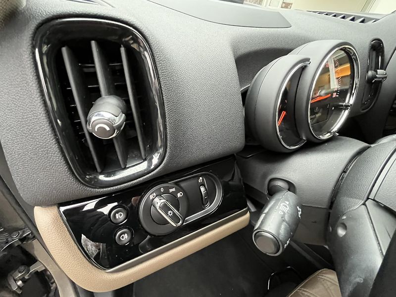 Mini Countryman (2019) COOPER SE ALL4 - fotka 33 z 37