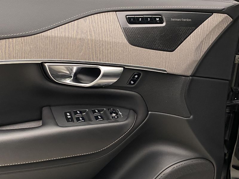 Volvo XC90 T8 AWD PLUG-IN ULTIMATE BRIGHT - fotka 29 z 72