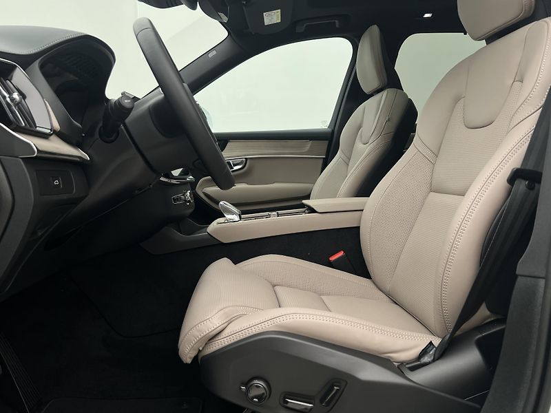 Volvo XC90 (2026) B5 AWD BRIGHT PLUS - fotka 3 z 42
