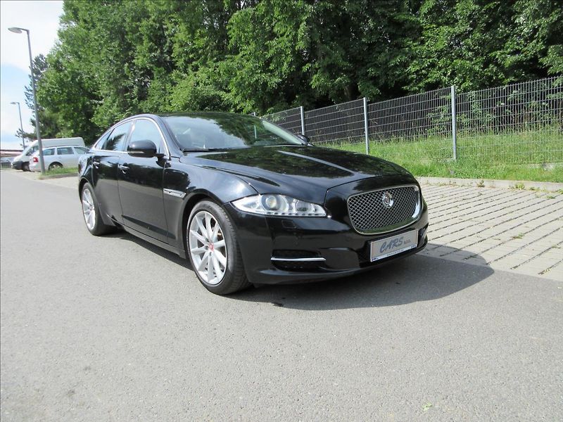 Jaguar XJ 3,0 V6, 4x4, Panorama, Nové ČR - fotka 5 z 37