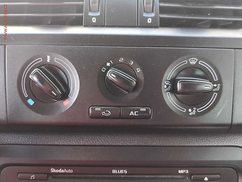 Škoda Fabia (2011) 1.6 TDi, ČR, Ambiente, AC - fotka 12 z 15