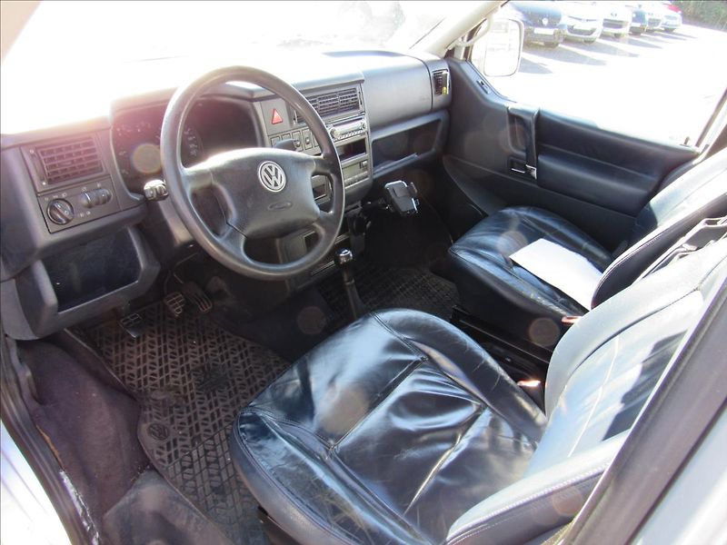 Volkswagen Caravelle 2,5 TDI 75kW - fotka 9 z 28