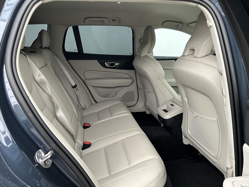 Volvo V60 2.0 B5 4x4 CC PLUS - fotka 15 z 31