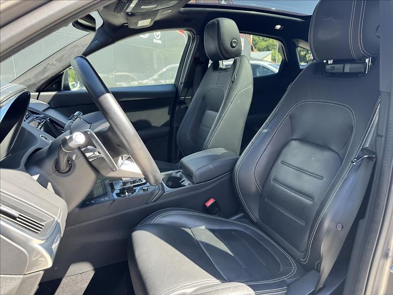 Jaguar E-Pace 1,5 P300e R-Dynamic SE AWD AT - fotka 12 z 34