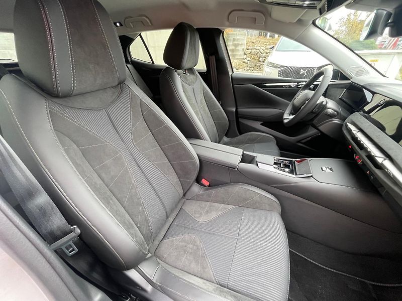 DS Automobiles DS N°4 (2026) ETOILE HYBRID 145 - fotka 10 z 31