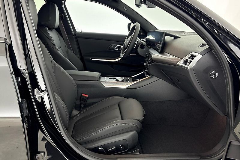 BMW Řada 3 řady 3 | 330d xDrive - fotka 14 z 28