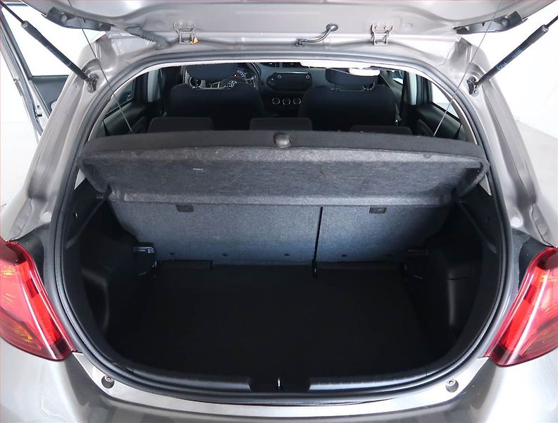 Toyota Yaris (2017) 1.0 VVT-i - fotka 13 z 16