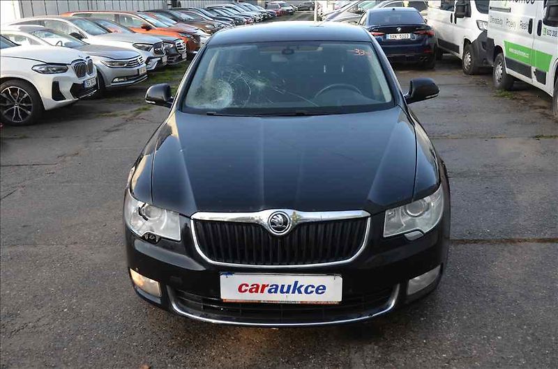 Škoda Superb (2011) 2,0 TDI - fotka 2 z 35