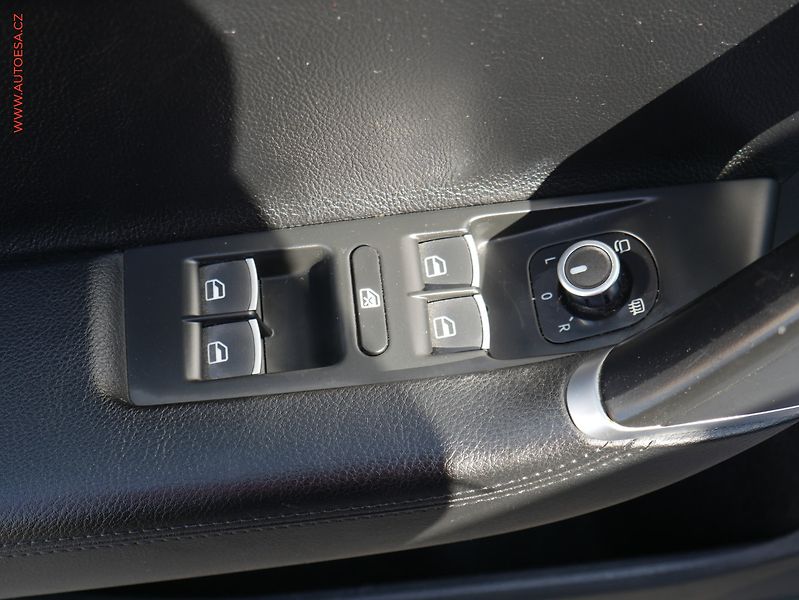 Volkswagen Passat (2012) 2.0TDi, ČR, Highline, DSG - fotka 11 z 17
