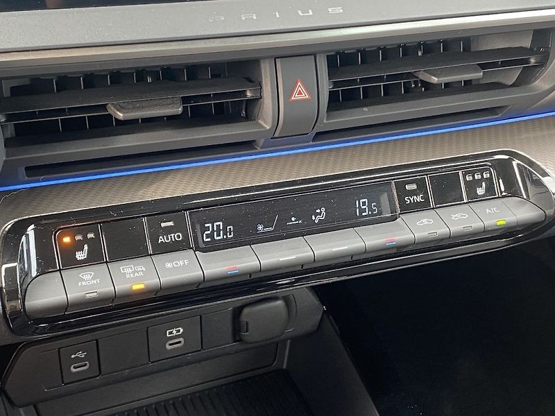Toyota Prius 2.0Plug-in, ČR-1.maj, Prestige - fotka 23 z 36