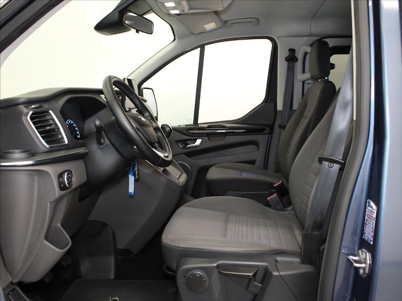 Ford Tourneo Custom 2,0 EB 95kW MT L1 Titan.8-míst - fotka 6 z 21