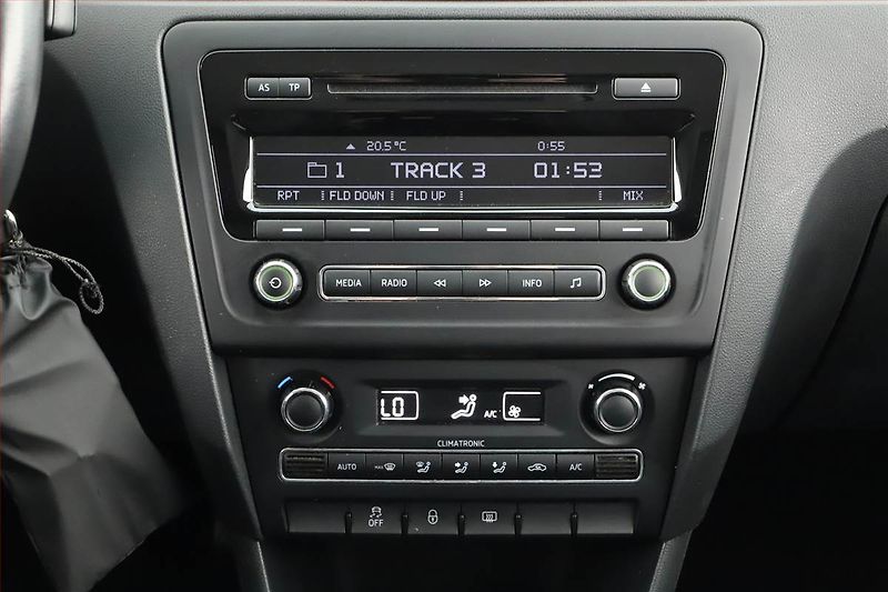 Škoda Rapid (2013) 1.2 TSI, Park. senzory - fotka 9 z 13