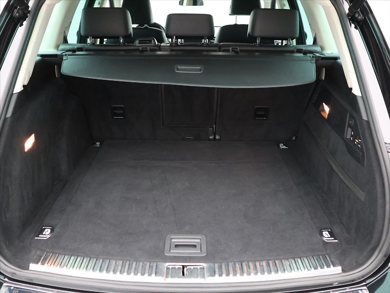 Volkswagen Touareg 3,0 TDI DSG 4M Exclusive 1.Maj - fotka 9 z 31