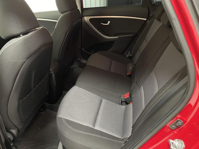 Hyundai i30 1.6 i 16V ČR SERVISKA DIGIAC  - fotka 17 z 26