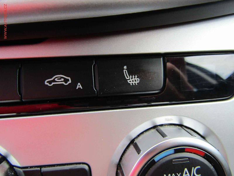Volkswagen Passat (2014) 2.0TDi, servis.kniha - fotka 13 z 16