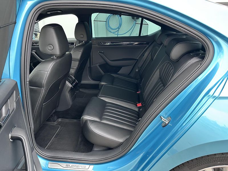 Škoda Superb 2.0TDi L&K 4x4 DSG Blue Ocean - fotka 13 z 27