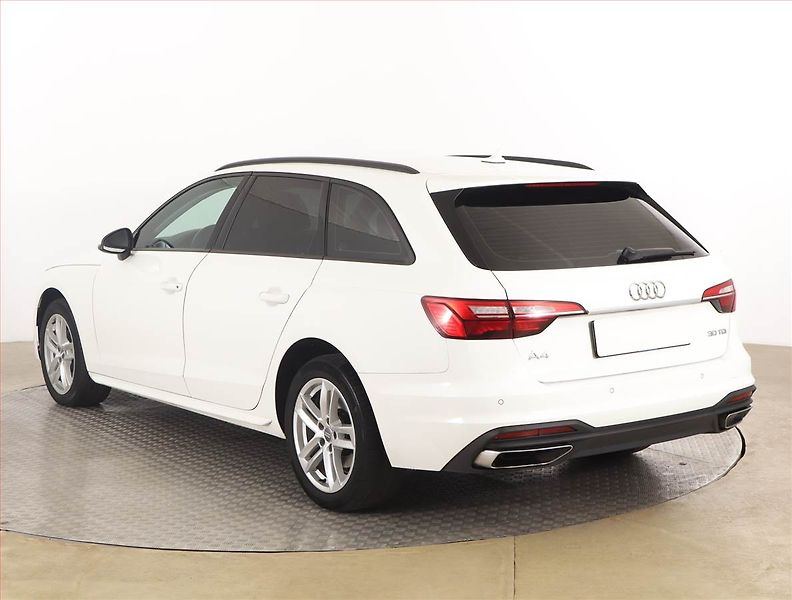 Audi A4 (2020) 30 TDI, Automat, Navi - fotka 4 z 19