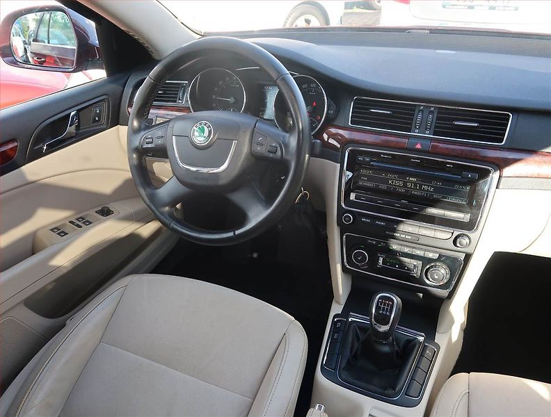 Škoda Superb (2010) 2.0 TDI, Serv.kniha, Xenony - fotka 7 z 21