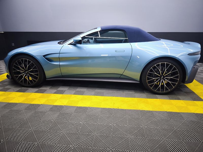 Aston Martin V8 Vantage (2022) - fotka 11 z 33