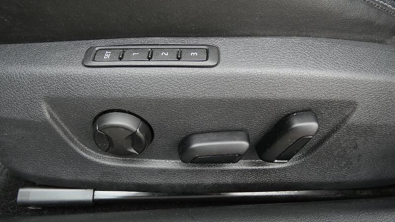 Škoda Superb Combi 2.0 TDI DSG L&K, Panoram - fotka 26 z 29