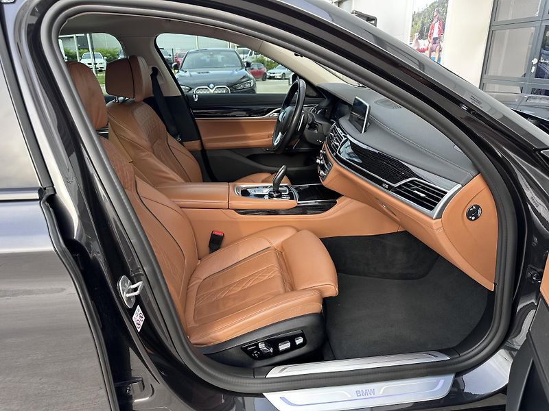 BMW Řada 7 740d xDrive, Masáže, Nezávislé - fotka 9 z 29