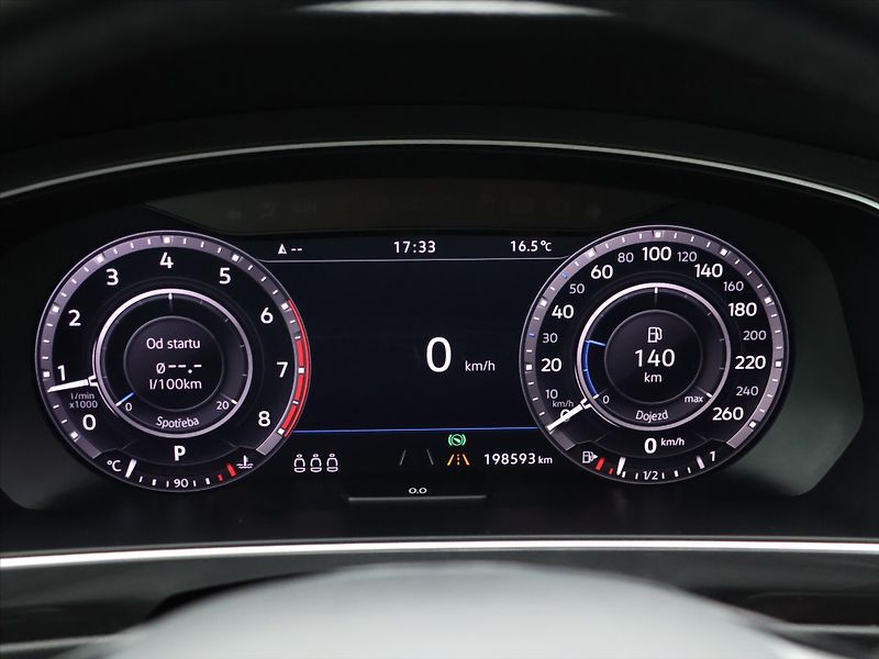 Volkswagen Tiguan 1,4 TSI DSG R-line matrix virt - fotka 18 z 36