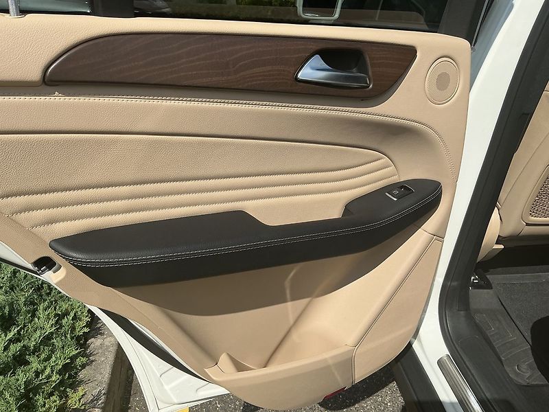 Mercedes-Benz GLE 350 d AMG 4MATIC - fotka 21 z 25