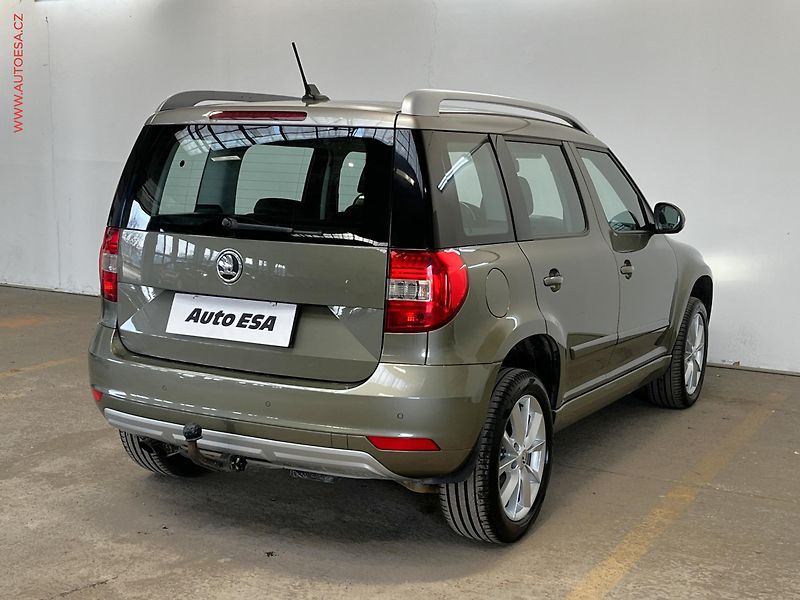 Peugeot 5008 (2010) 1.6i, 1.maj, AAC, tempo - fotka 4 z 16