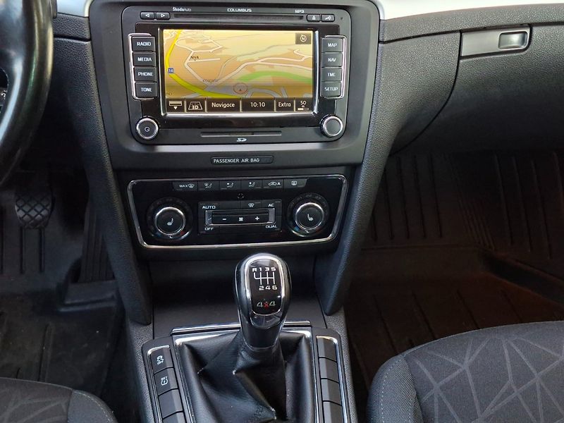 Škoda Superb (2012) 2.0TDI 125kW 6MAN 4X4 - fotka 15 z 27