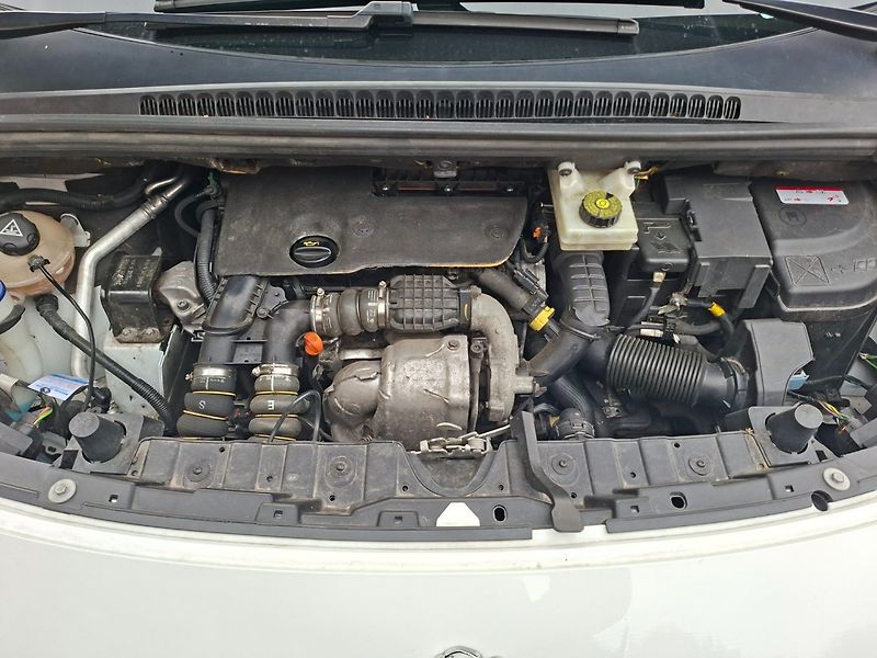 Peugeot 3008 (2016) 1.6HDI 80kW AUT -SERVISOVÁNO! - fotka 24 z 29