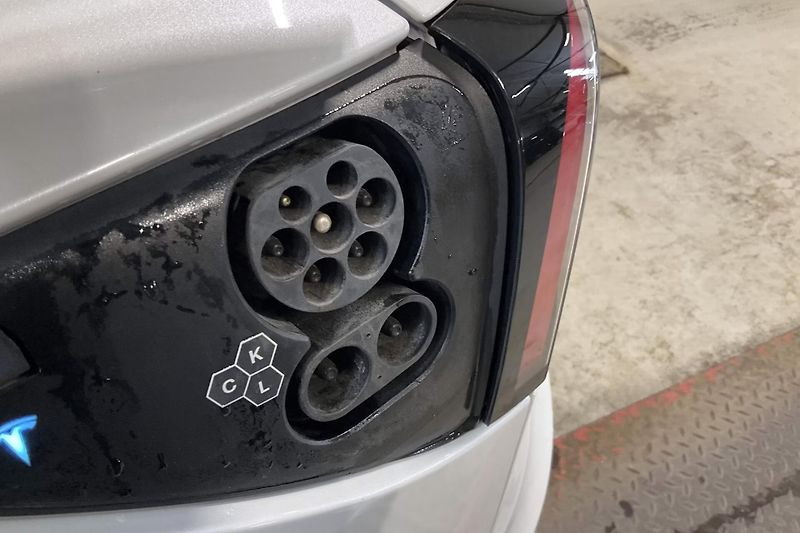 Tesla Model 3 Long Range AWD Highland Tažné - fotka 15 z 16