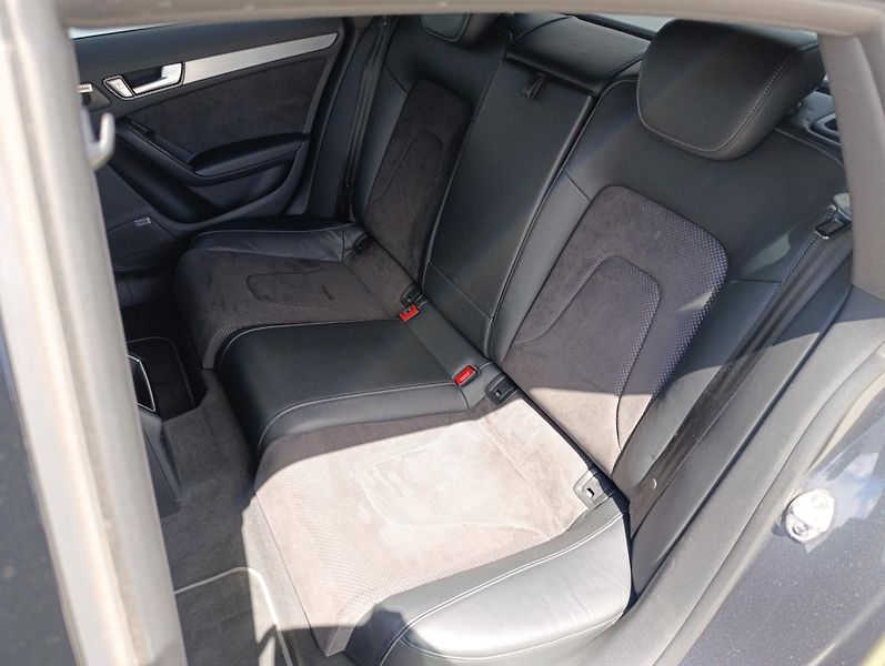 Audi A5 2.0TDI QUATTRO S-LINE ČR  - fotka 16 z 38